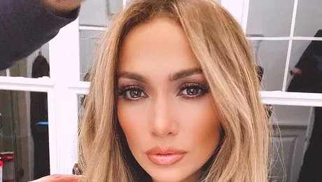 Jennifer Lopez, blondă, sexy și goală, în noul clip “In the Morning”