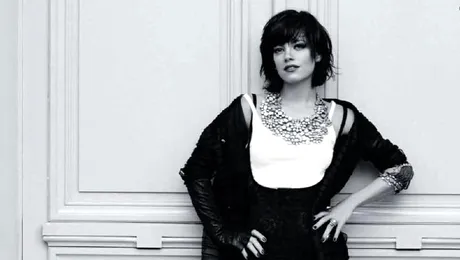 Criza, mon cher! Lily Allen isi vinde hainele
