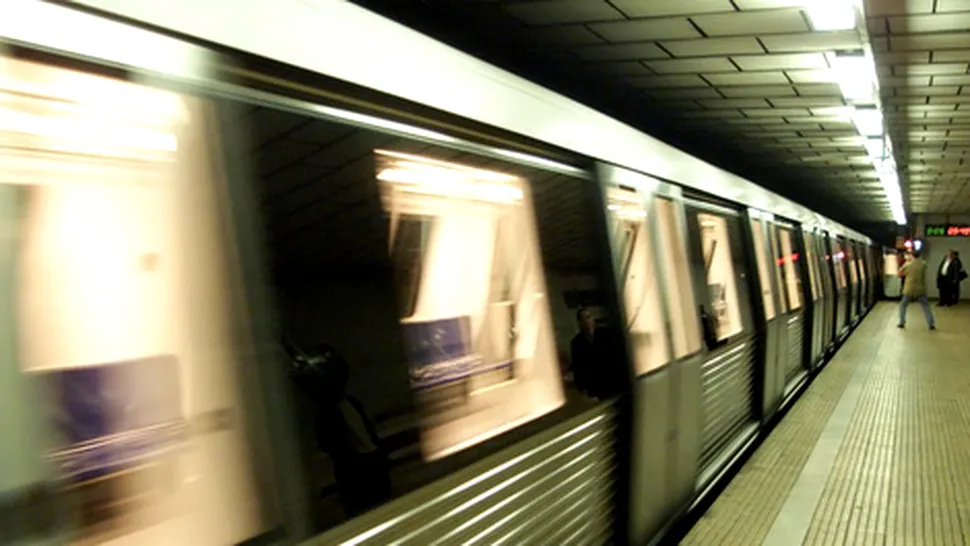O tanara a murit dupa ce s-a aruncat in fata metroului