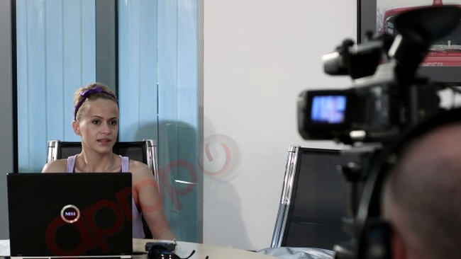 Anda Adam la videochat-ul Apropo.ro