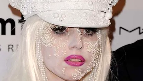 Lady Gaga, profesoara de arta si design vestimentar