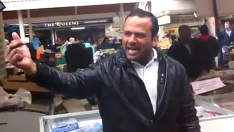 Din vânzător a ajuns star pop, cântând despre pește (Video)