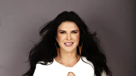 Monica Bîrlădeanu, Ramona Olaru şi Răzvan Fodor prezintă „Splash! Vedete la apă”