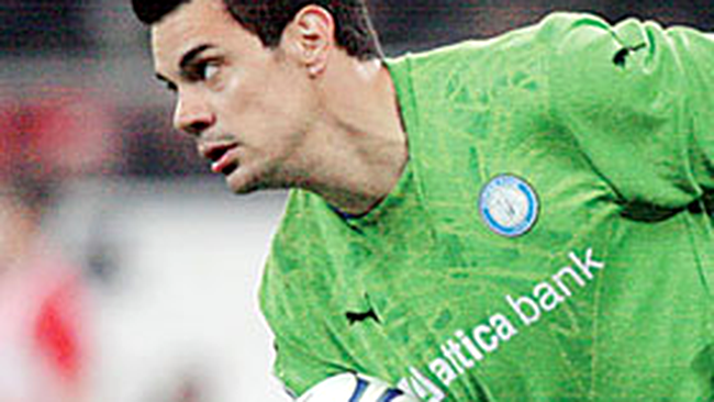 Pardo il inlocuieste pe Coman in poarta Rapidului