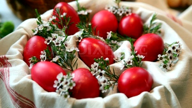 Cam așa ar trebui să arate niște ouă vopsite bine...