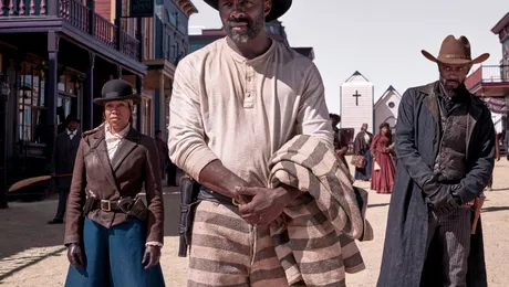 Producția Netflix „The Harder They Fall”, cu Idris Elba și Regina King, deschide BFI London Film Festival