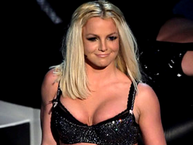 Britney Spears, obsedata de operatii estetice