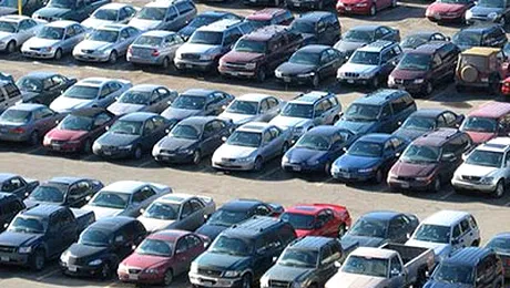 Piata auto merge cu spatele, in Romania