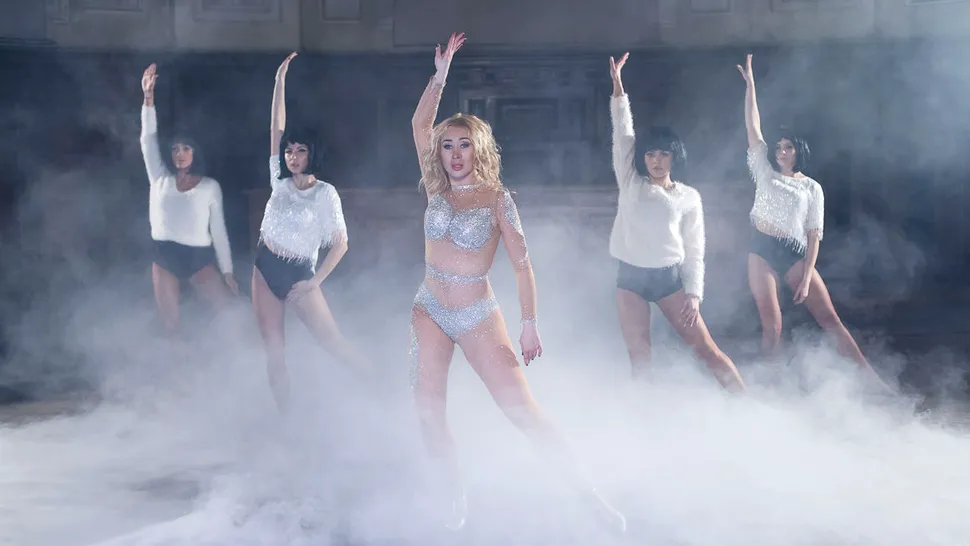 Xonia lansează videoclipul piesei “Vino Înapoi”
 