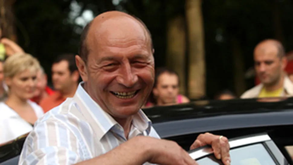 Preocupat de autonomie, Basescu si-a uitat sotia