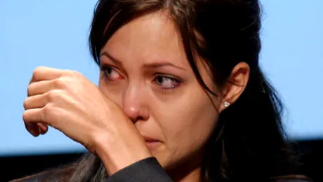 Motivul pentru care a făcut mastectomie: O rudă a Angelinei Jolie, învinsă de cancer
