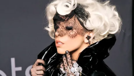 Backstage cu 50 de cabine pentru concertul lui Lady Gaga!