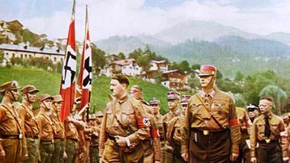 Fotografii color cu Hitler, scoase la licitatie