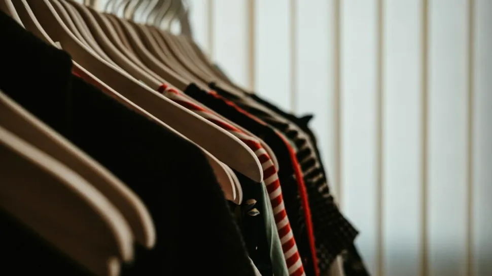 (P) Sfaturi pentru a face ordine și a organiza hainele din garderoba ta