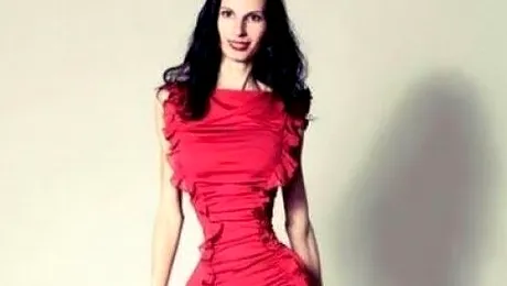 O romanca are talia de doar 40 de centimetri