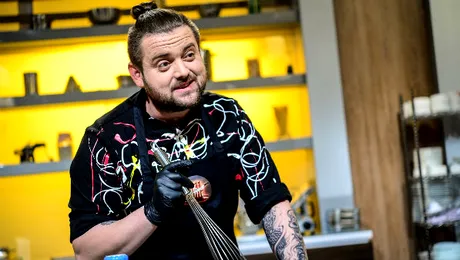 Ştim cine va câştiga sezonul 5 „Chefi la cuţite”. În platou a venit un astrolog şi le-a citit chefilor în stele