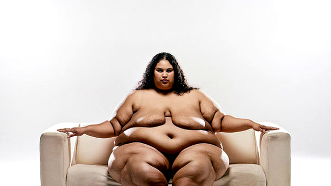 Sunt grasa si frumoasa! Canapeaua rezista...