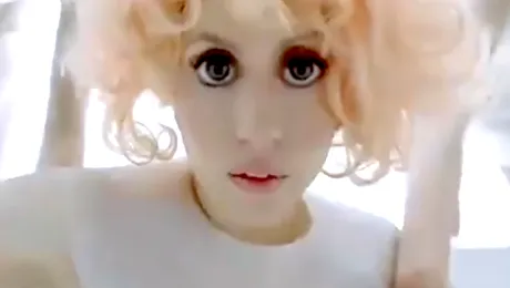 Ochii supradimensionati, un trend periculos (Video)