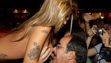 POZA ZILEI: I s-au aburit ochelarii la Eros Show!