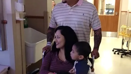 O femeie a născut două perechi de gemeni identici, în aceeași zi