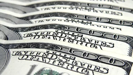 Dolarul se mentine in scadere