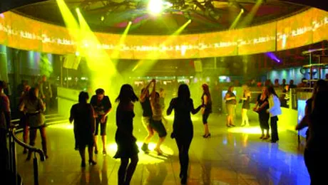 DJ Bunica pirata CD-uri ca furnica!