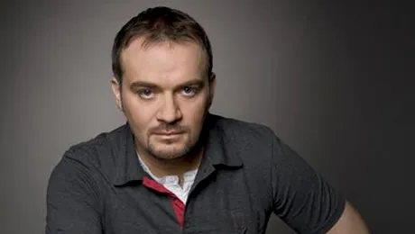 Tony Tomas lanseaza primul album in Romania:  „Secrete publice”