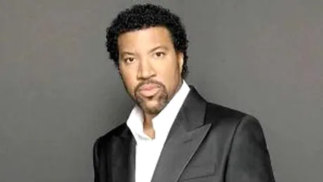 Cantaretul Lionel Ritchie colectioneaza pantaloni de piele