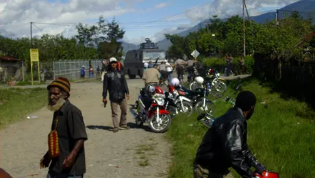 Indonezia: Cei care si-au marit penisul nu pot fi angajati in politie!