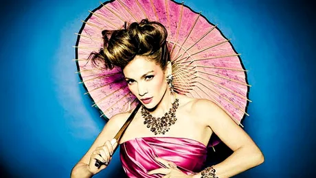 Jennifer Lopez mănâncă bijuterii pe pâine