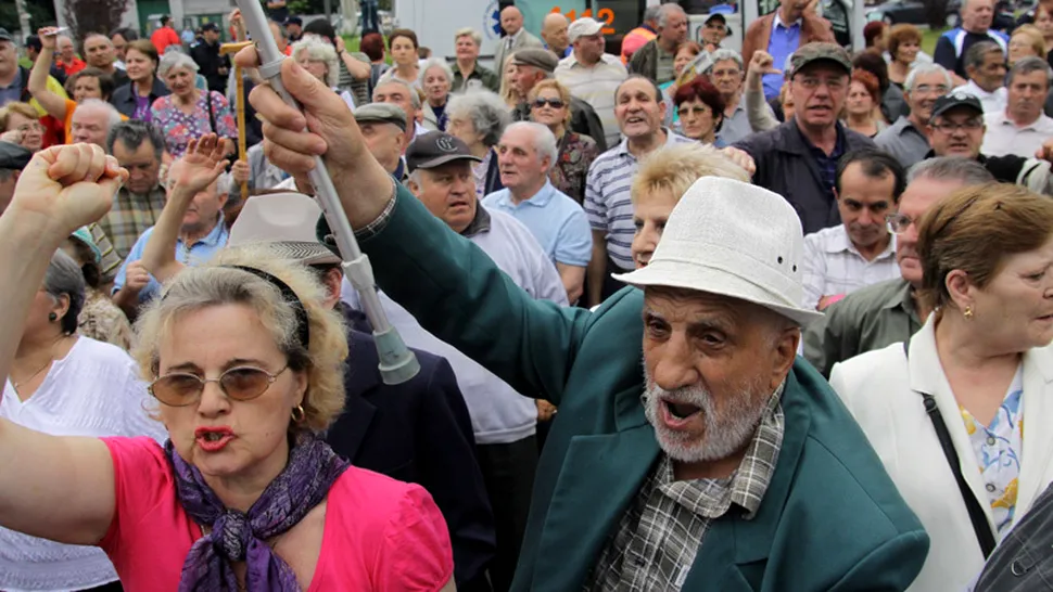POZA ZILEI: Pensionarii s-au dus peste Basescu