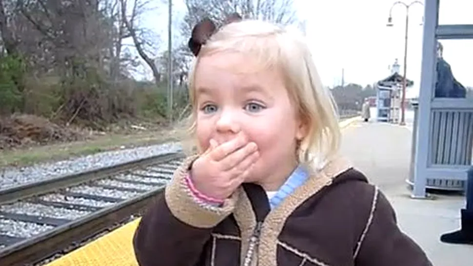 Reacția unei fetițe care merge cu trenul pentru prima dată (Video)