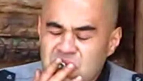 Nu pazi iarba, fumeaz-o! (Video)