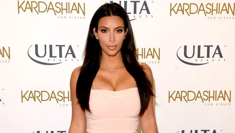 Kim Kardashian, „atacată” la Săptămâna Modei de la Paris