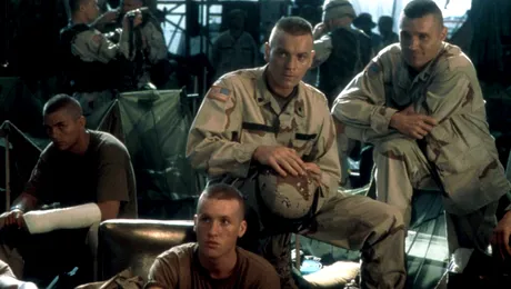 „Black Hawk Down” la București – Top 10 filme de război