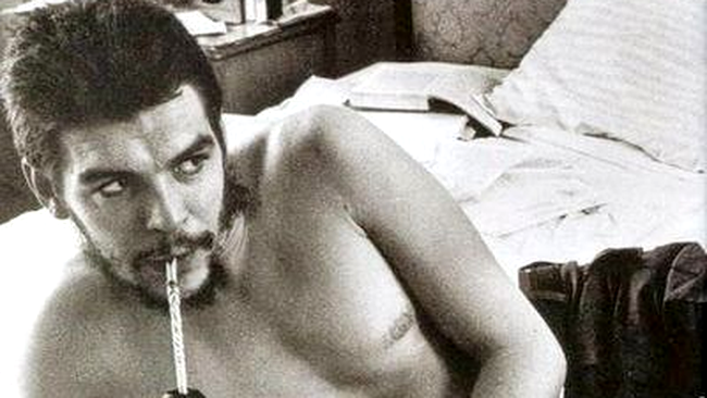 Che Guevara, intr-un rar moment de relaxare