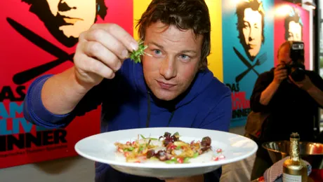 Cum îşi pedepseşte Jamie Oliver copiii: le pune ardei iute în mâncare