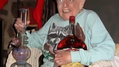 Cea mai batrana traficanta de marijuana!