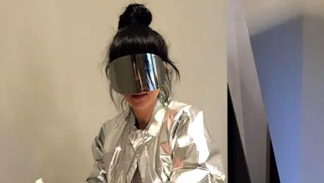 Sophia şi-a luat ochelari de soare de cosmonaut!