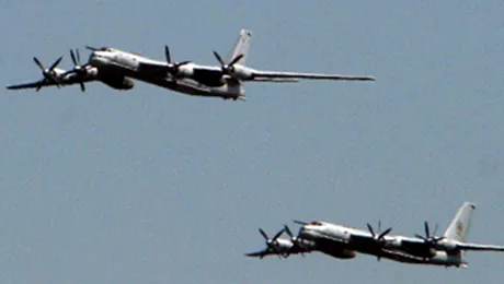 Un avion al RAF a „gonit” două bombardiere rusești