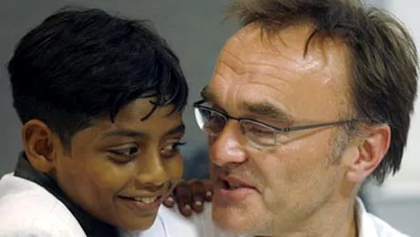Danny Boyle le-a cumparat case copiilor actori din „Slumdog Millionaire”