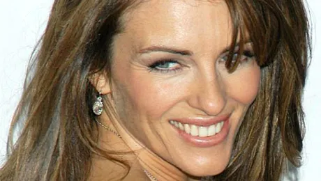 Elizabeth Hurley, apariţie răvăşitoare la Cannes