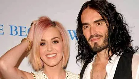 Katy Perry si-a schimbat look-ul: este blonda cu suvite roz!