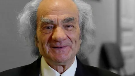 Leon Dănăilă, “medicul care fentează moartea”, vorbeşte despre ritualul său din timpul operaţiilor dificile