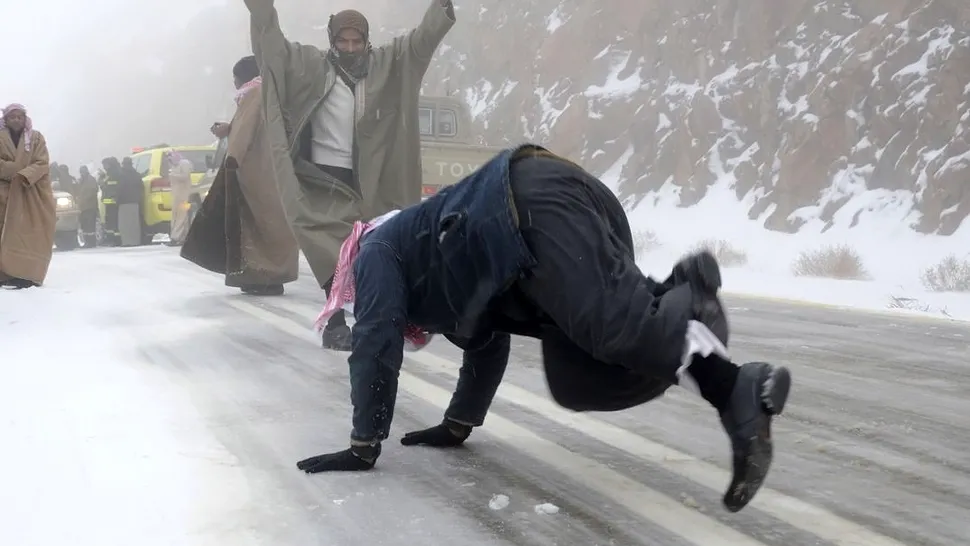Reacția bizară a unui arab când vede prima oară zăpadă (Video)