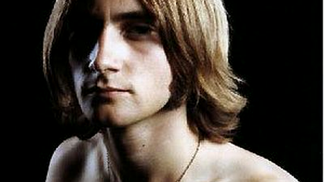 Phil Collins, frate! Uite-l cum arata in anul 1971... 