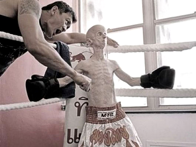 Actoru Leon Botha, in rolul unui boxer celebru