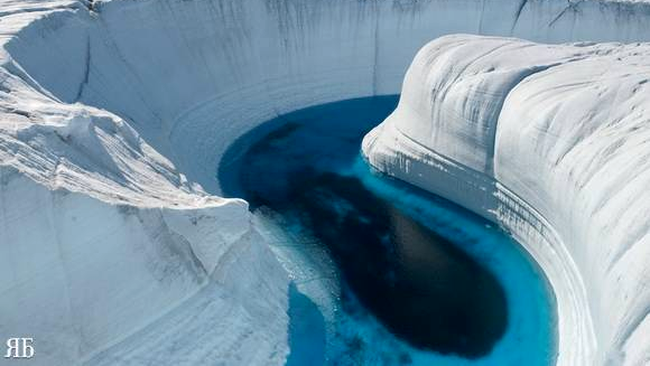 Ice Canyon (Birthday Canyon), Greenland