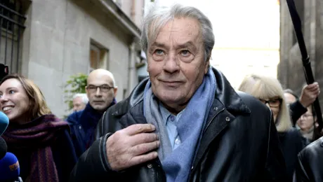 Alain Delon, internat şi operat de urgenţă
