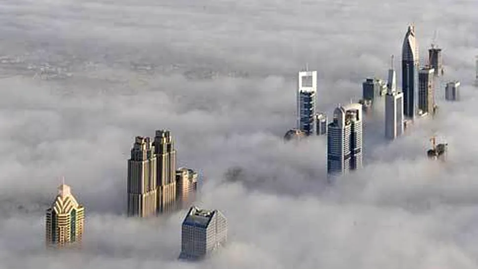 Cum arata orasul Dubai, in ceata, vazut de pe cea mai inalta cladire din lume (Poze)